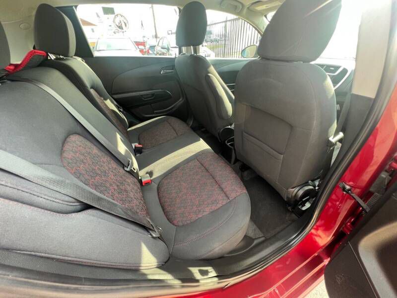 2017 Chevrolet Sonic Image 12