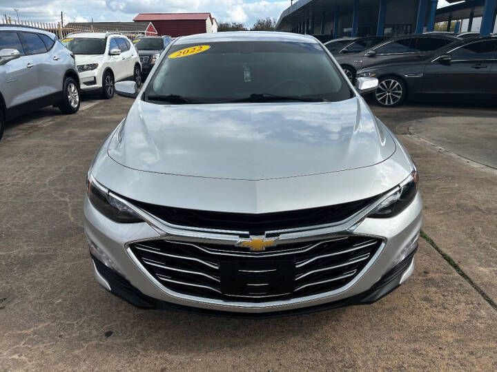 2022 Chevrolet Malibu Image 3