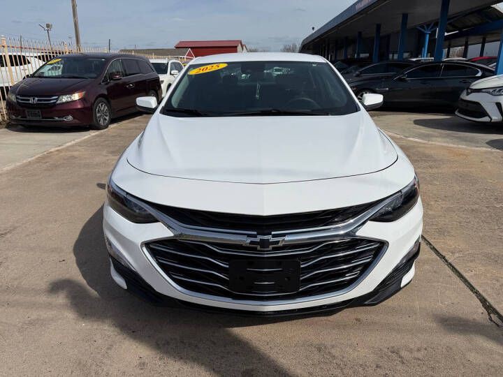 2025 Chevrolet Malibu Image 3