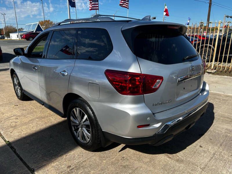 2019 Nissan Pathfinder Image 4