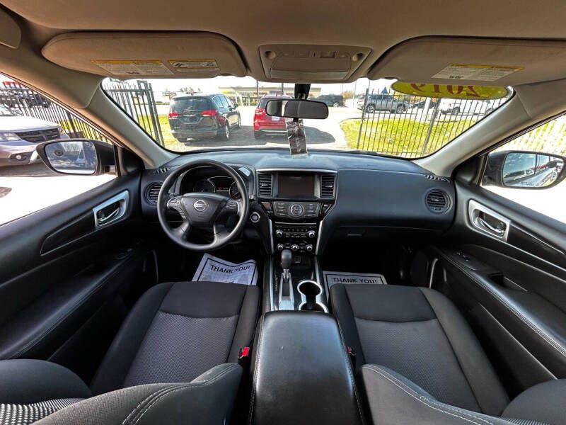 2019 Nissan Pathfinder Image 16