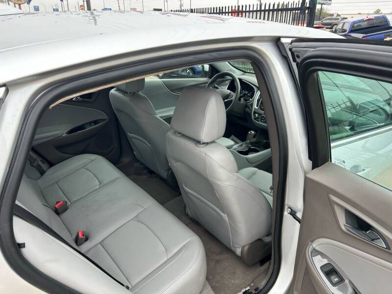 2016 Chevrolet Malibu Image 3