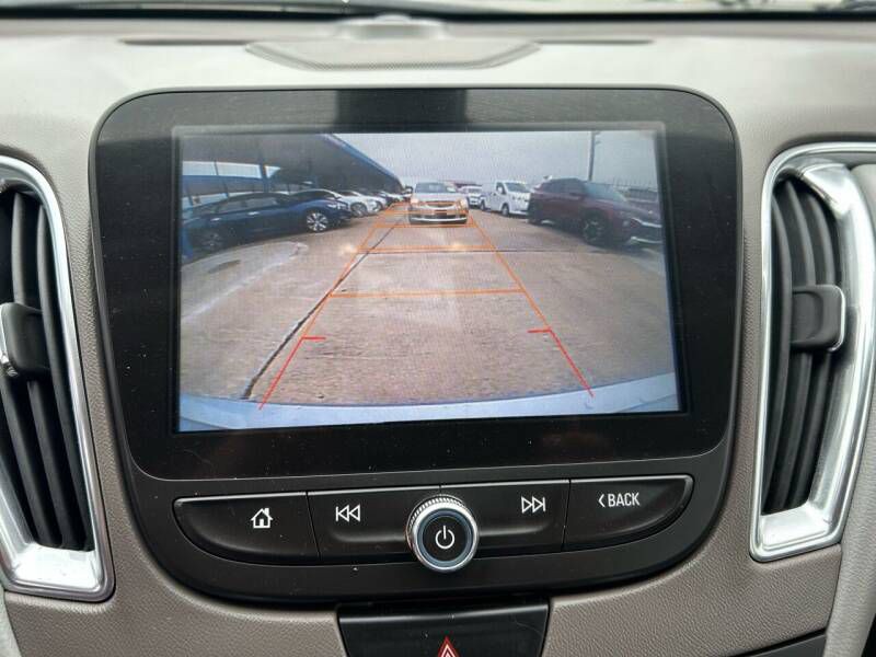 2016 Chevrolet Malibu Image 13