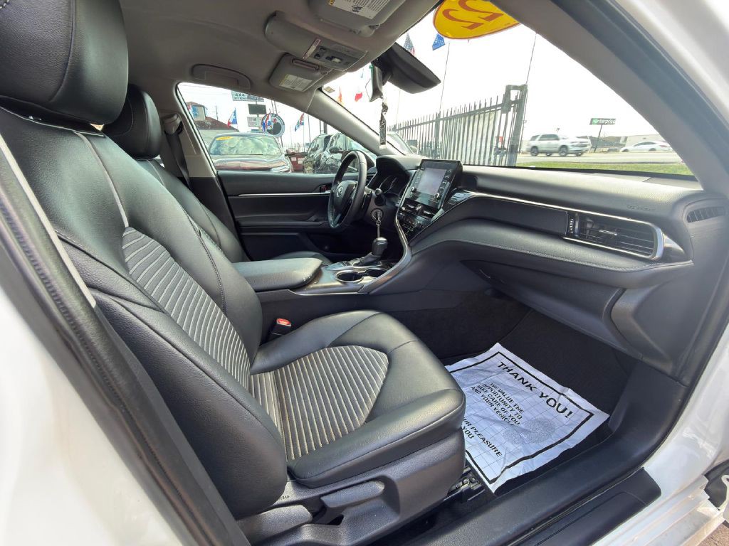 2022 Toyota Camry Image 9