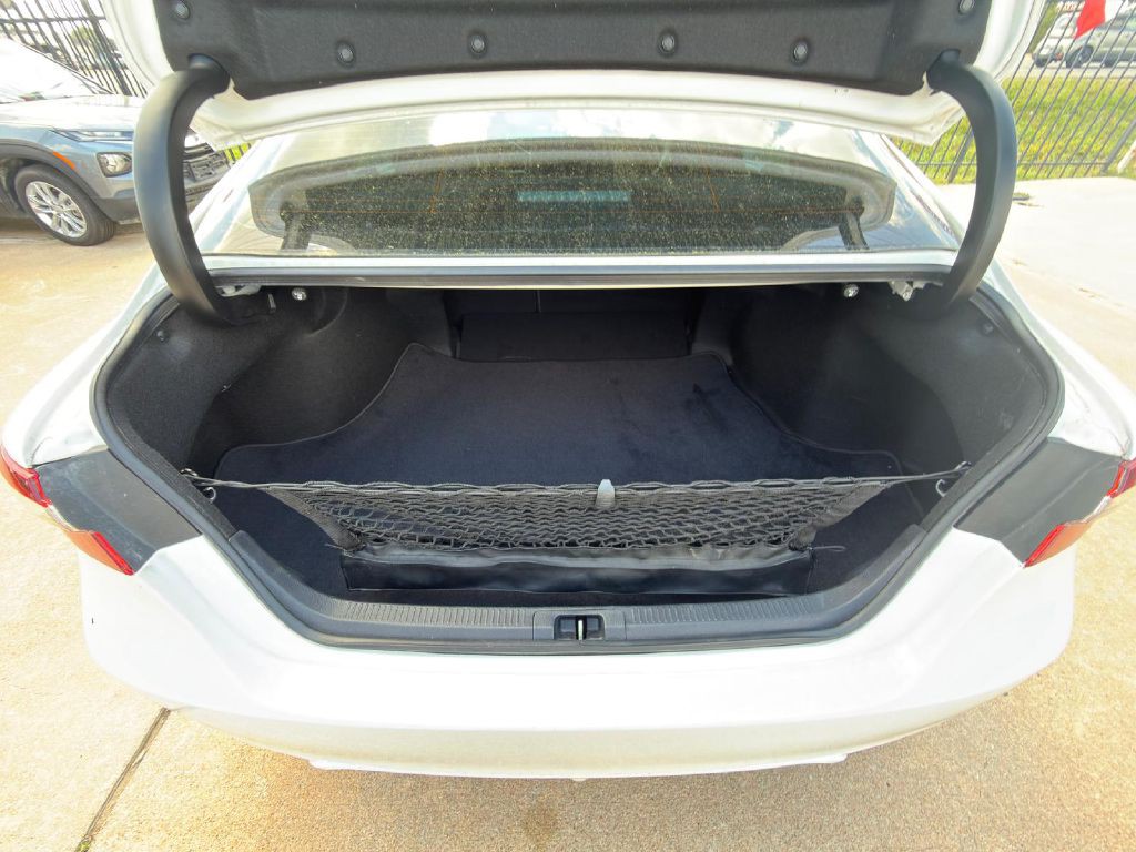 2022 Toyota Camry Image 16