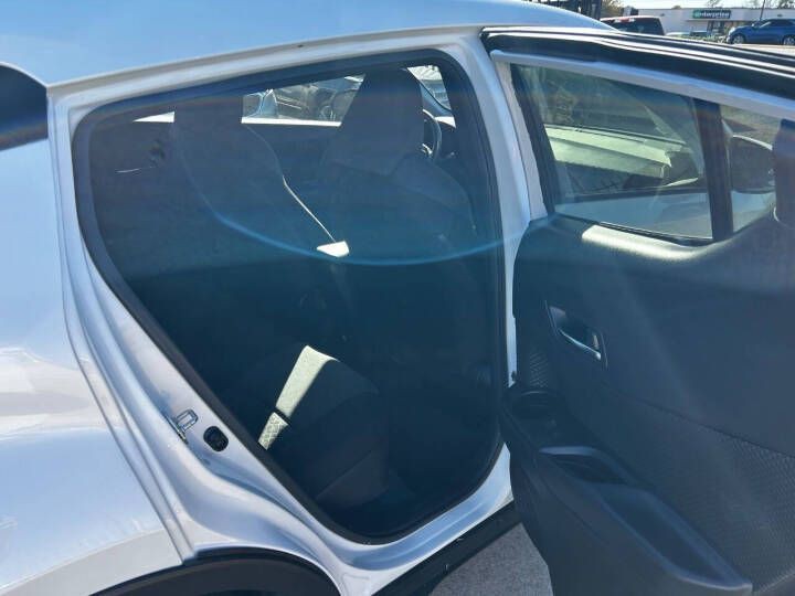 2021 Toyota C-HR Image 9