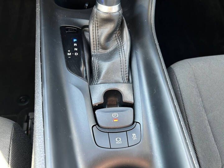 2021 Toyota C-HR Image 17