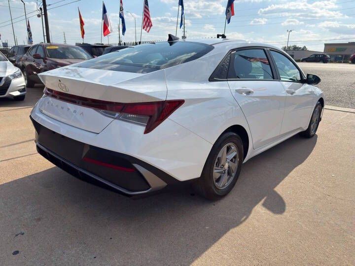 2025 Hyundai Elantra Image 5