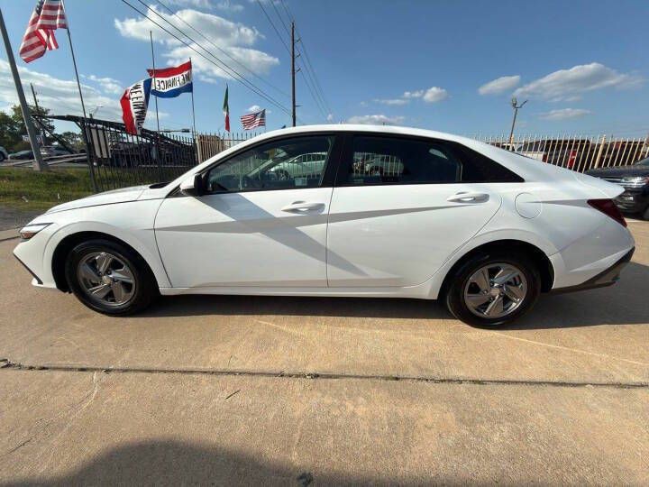 2025 Hyundai Elantra Image 6