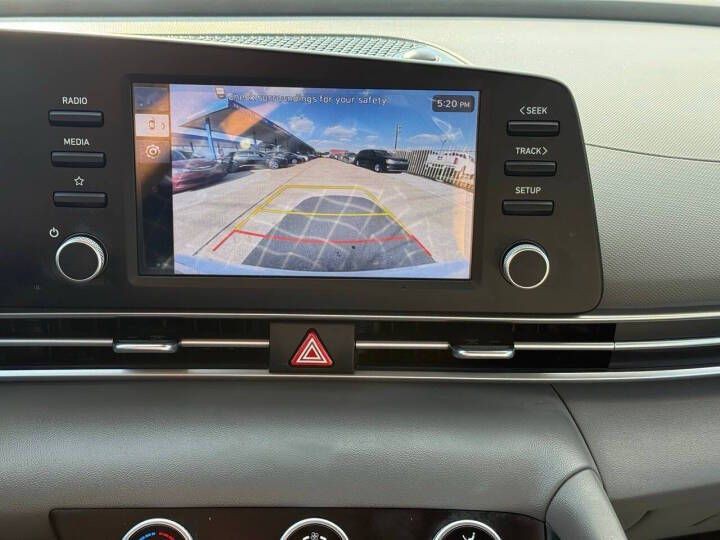 2025 Hyundai Elantra Image 10