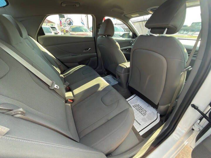 2025 Hyundai Elantra Image 14