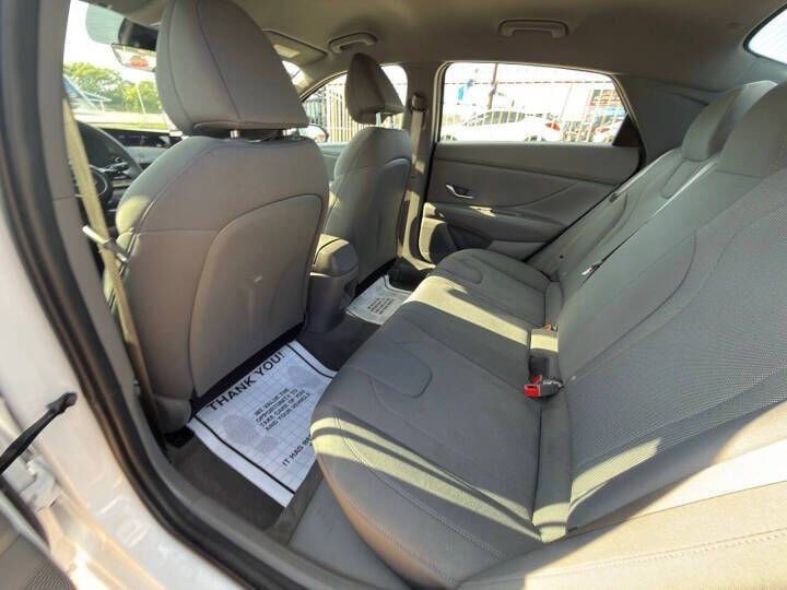 2025 Hyundai Elantra Image 15