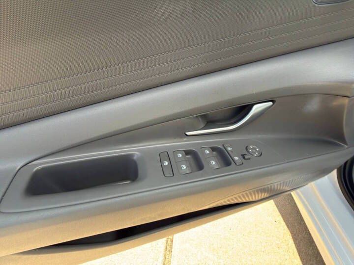 2025 Hyundai Elantra Image 16