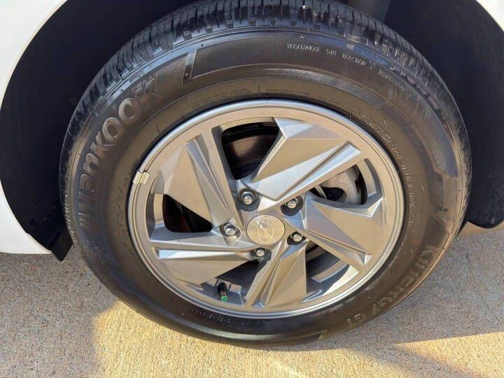 2025 Hyundai Elantra Image 18