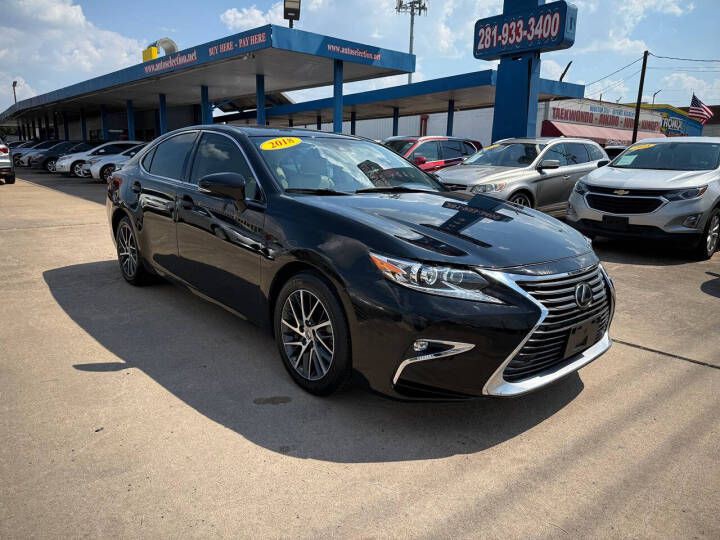 2018 Lexus ES Image 1