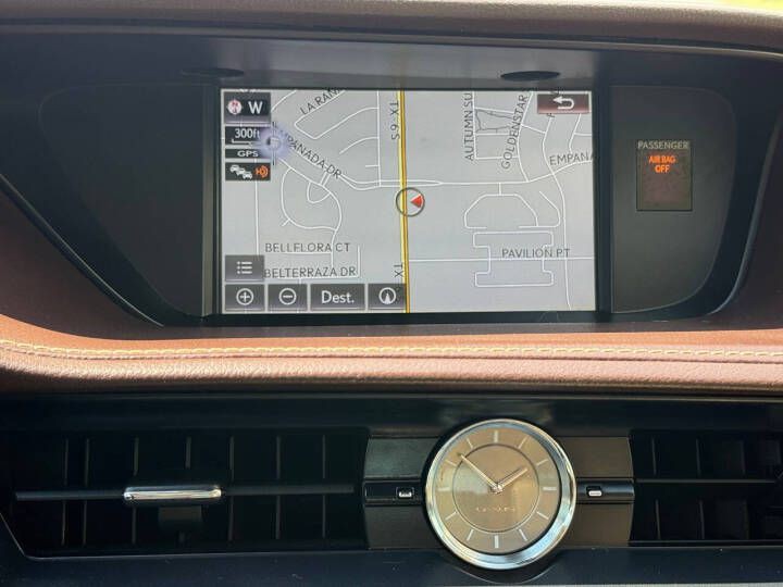 2018 Lexus ES Image 7