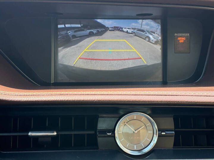 2018 Lexus ES Image 8