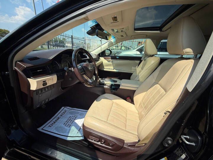 2018 Lexus ES Image 13