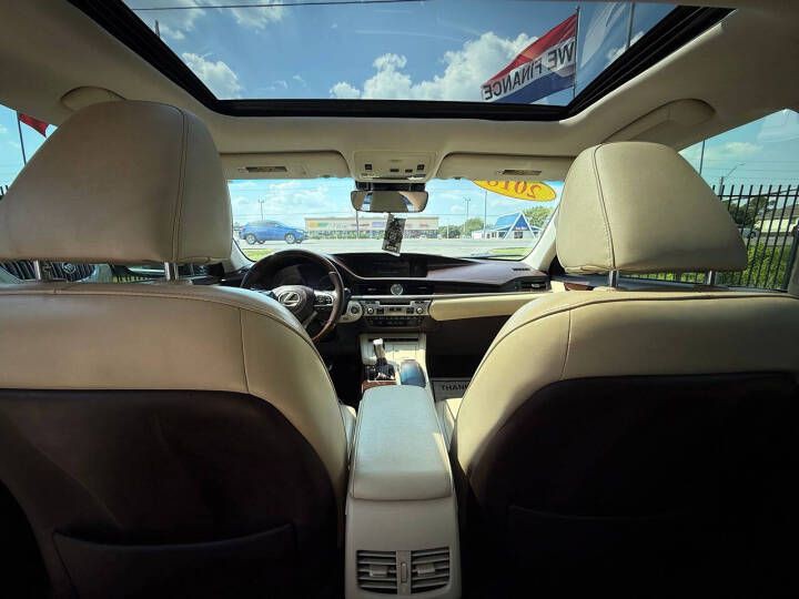 2018 Lexus ES Image 14