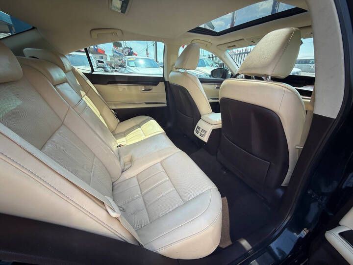 2018 Lexus ES Image 17