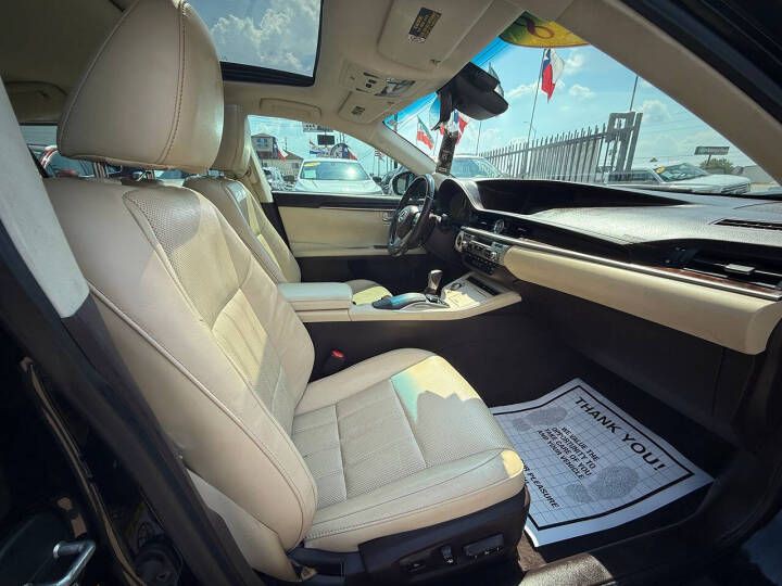 2018 Lexus ES Image 18