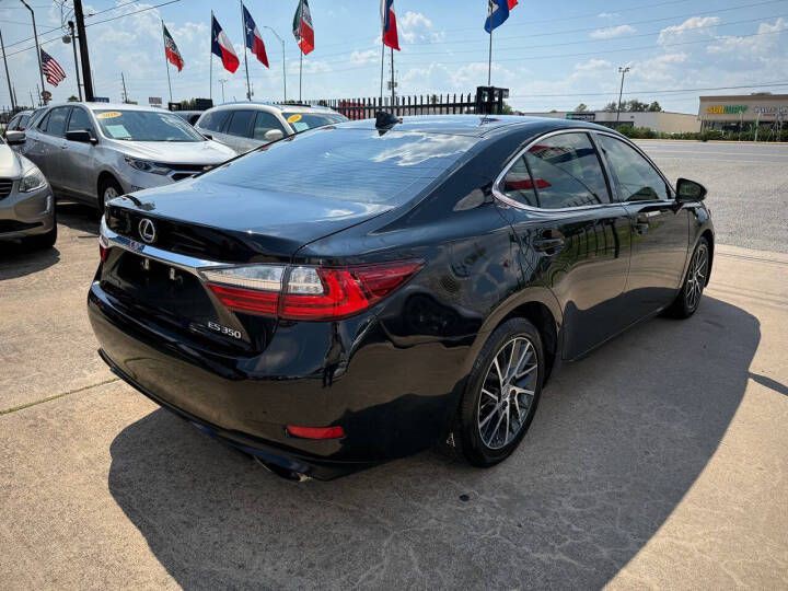 2018 Lexus ES Image 20