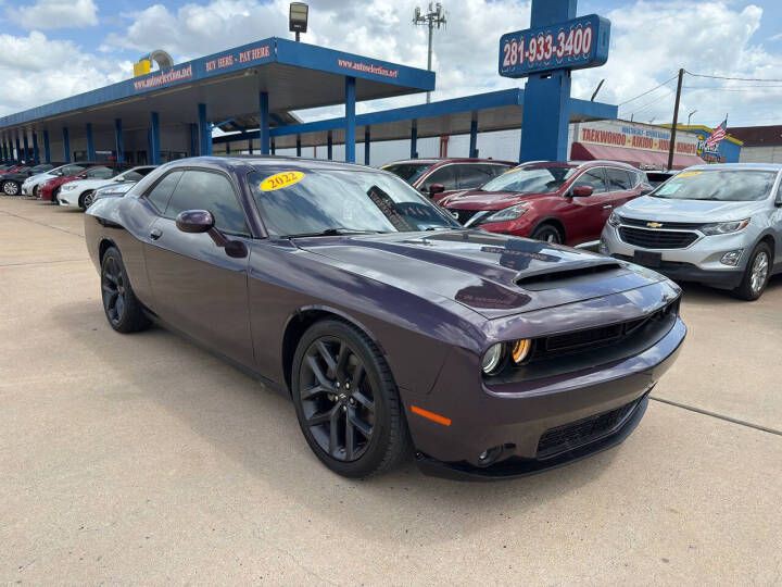 2022 Dodge Challenger Image 1