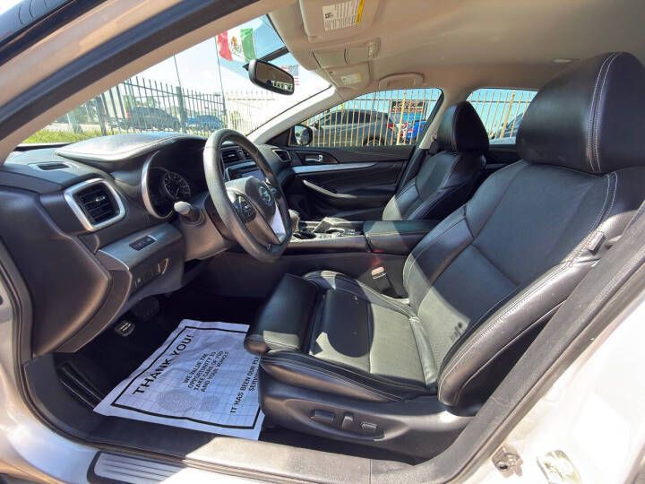 2017 Nissan Maxima Image 9
