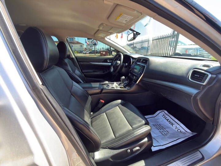 2017 Nissan Maxima Image 10