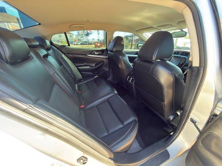 2017 Nissan Maxima Image 12