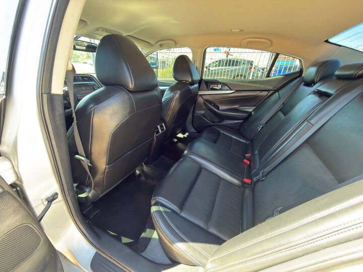 2017 Nissan Maxima Image 13