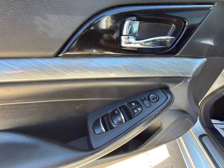 2017 Nissan Maxima Image 15