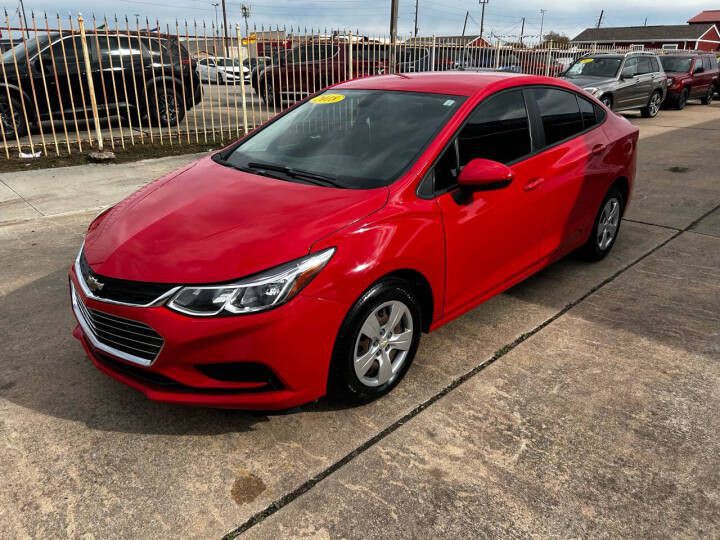 2018 Chevrolet Cruze Image 2