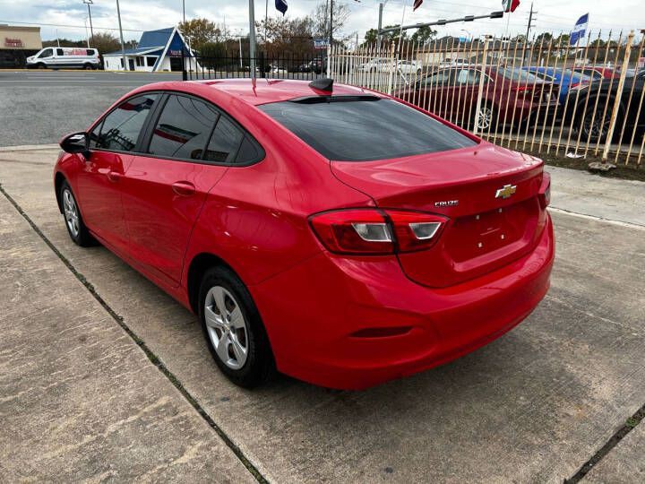 2018 Chevrolet Cruze Image 7