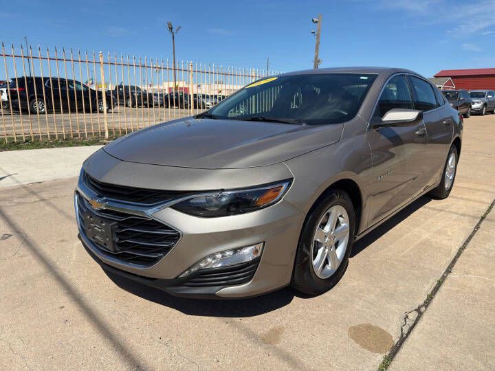 2024 Chevrolet Malibu Image 2