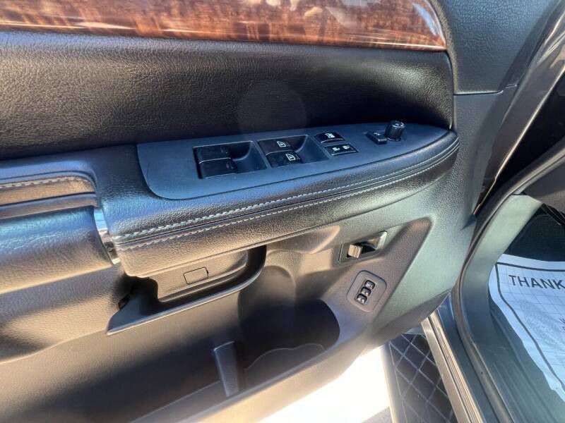 2011 Nissan Armada Image 6