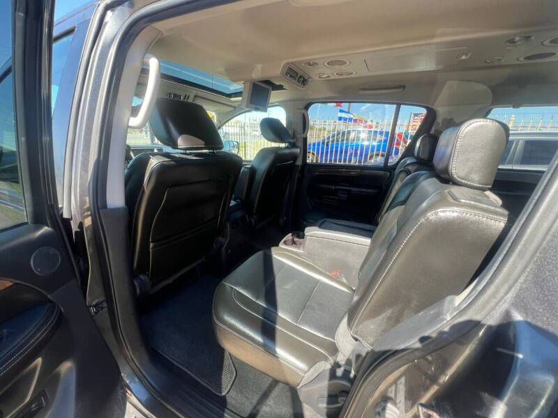 2011 Nissan Armada Image 8