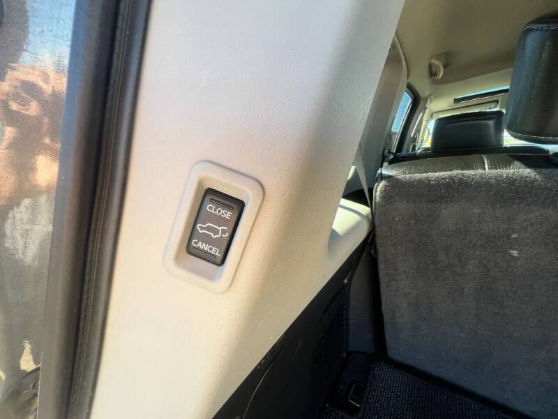 2011 Nissan Armada Image 10