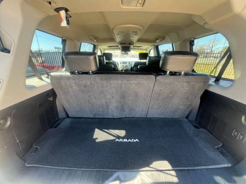 2011 Nissan Armada Image 12