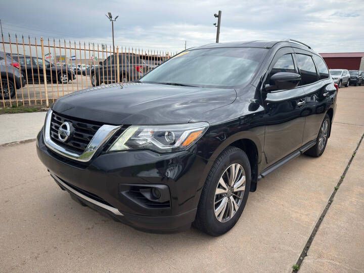 2019 Nissan Pathfinder Image 2