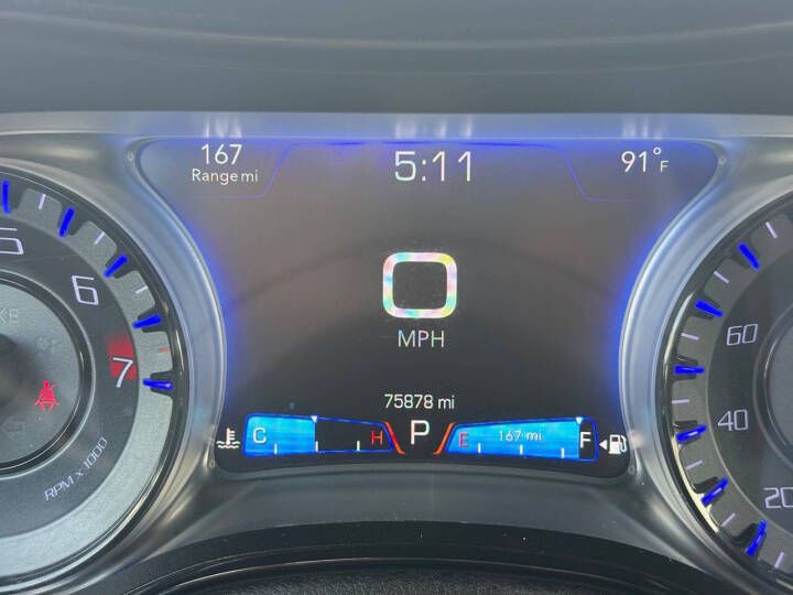 2017 Chrysler 300 Image 18