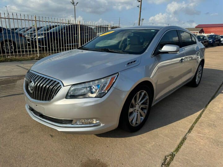 2016 Buick Lacrosse Image 2