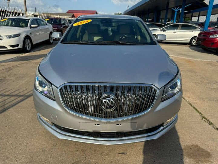 2016 Buick Lacrosse Image 3
