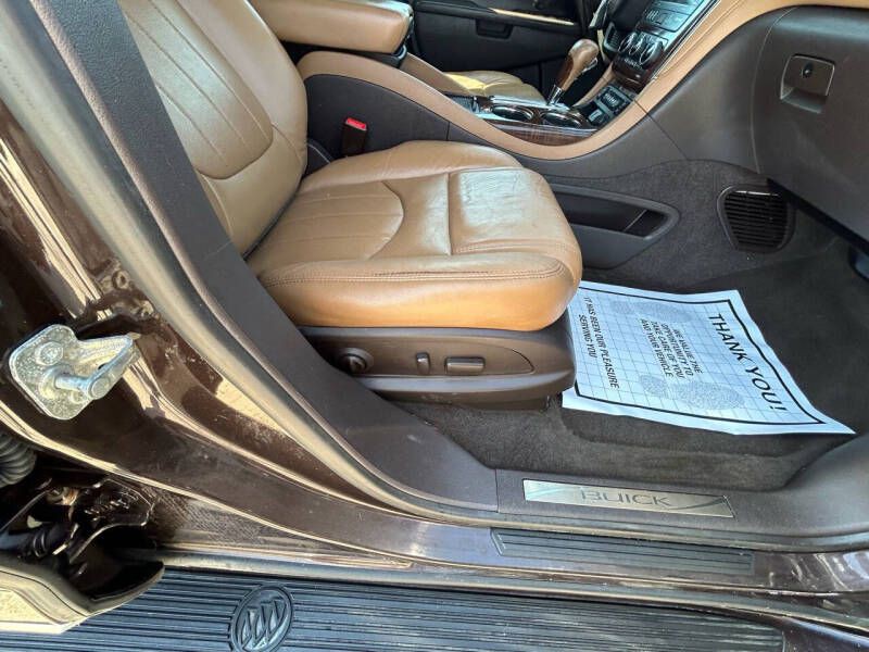 2017 Buick Enclave Image 10