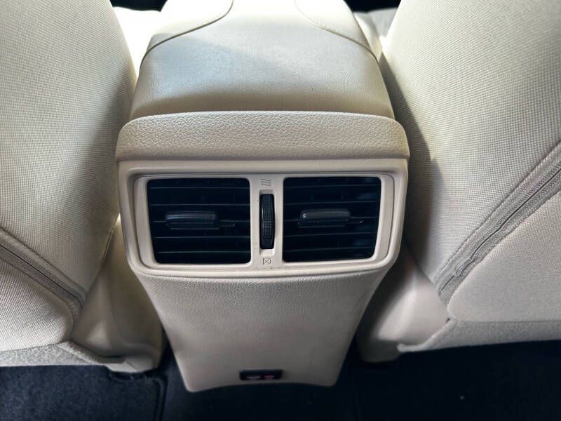 2020 Nissan Rogue Image 15