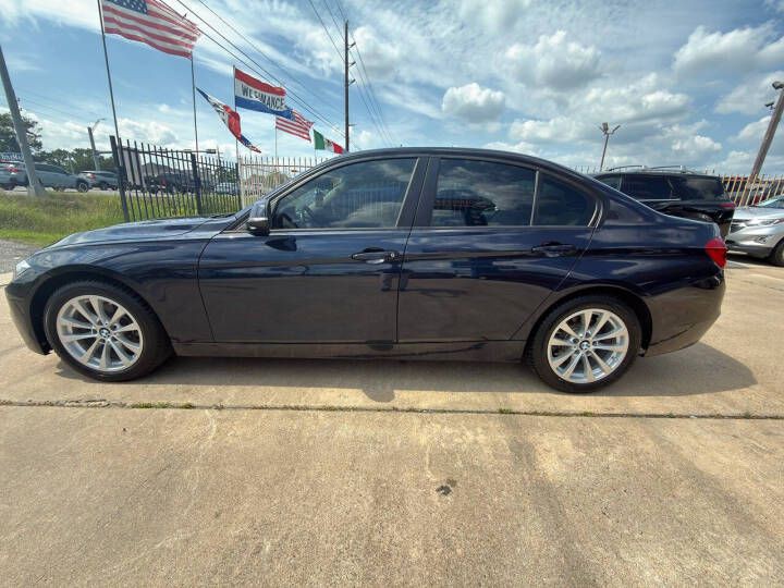 2017 BMW 3 Series Image 4