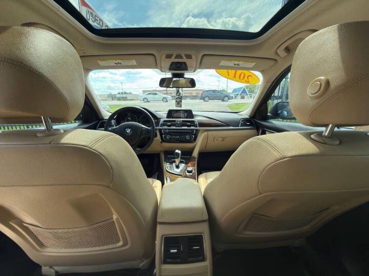 2017 BMW 3 Series Image 11