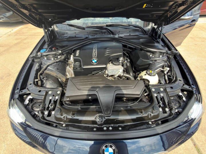 2017 BMW 3 Series Image 15