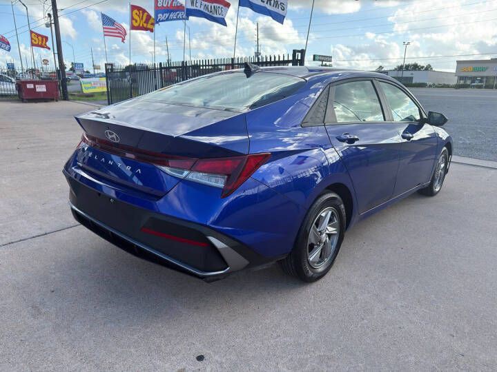 2025 Hyundai Elantra Image 6
