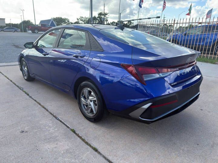 2025 Hyundai Elantra Image 7